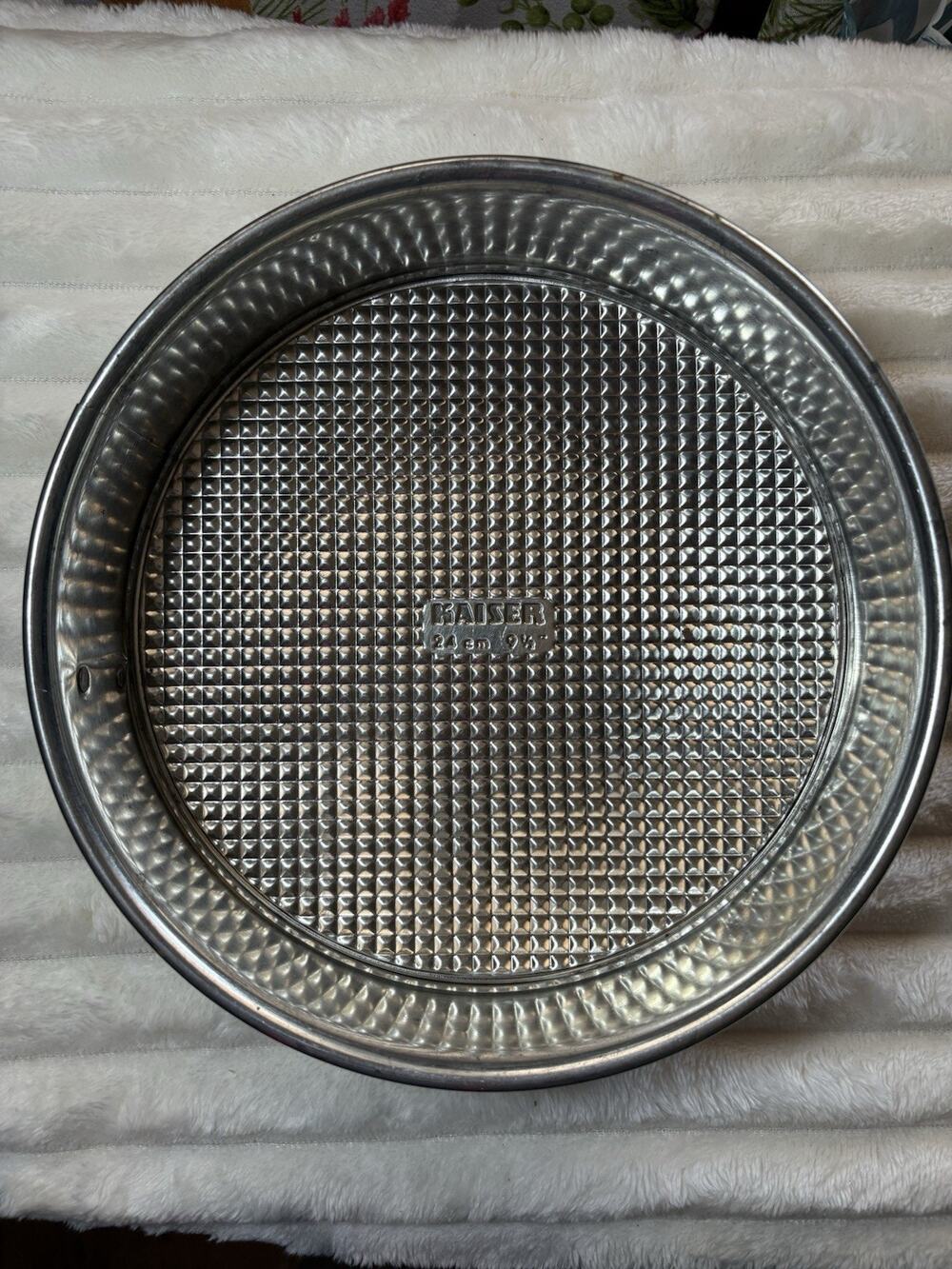 Vintage Kaiser Spring Form 9 1/2" Cake Pan Aluminum Made in W Germany